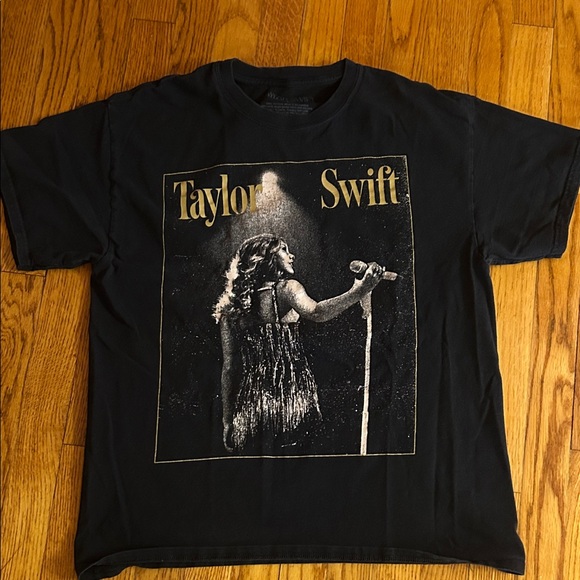 Taylor Swift Tops - Taylor Swift official Fearless T-Shirt size Large